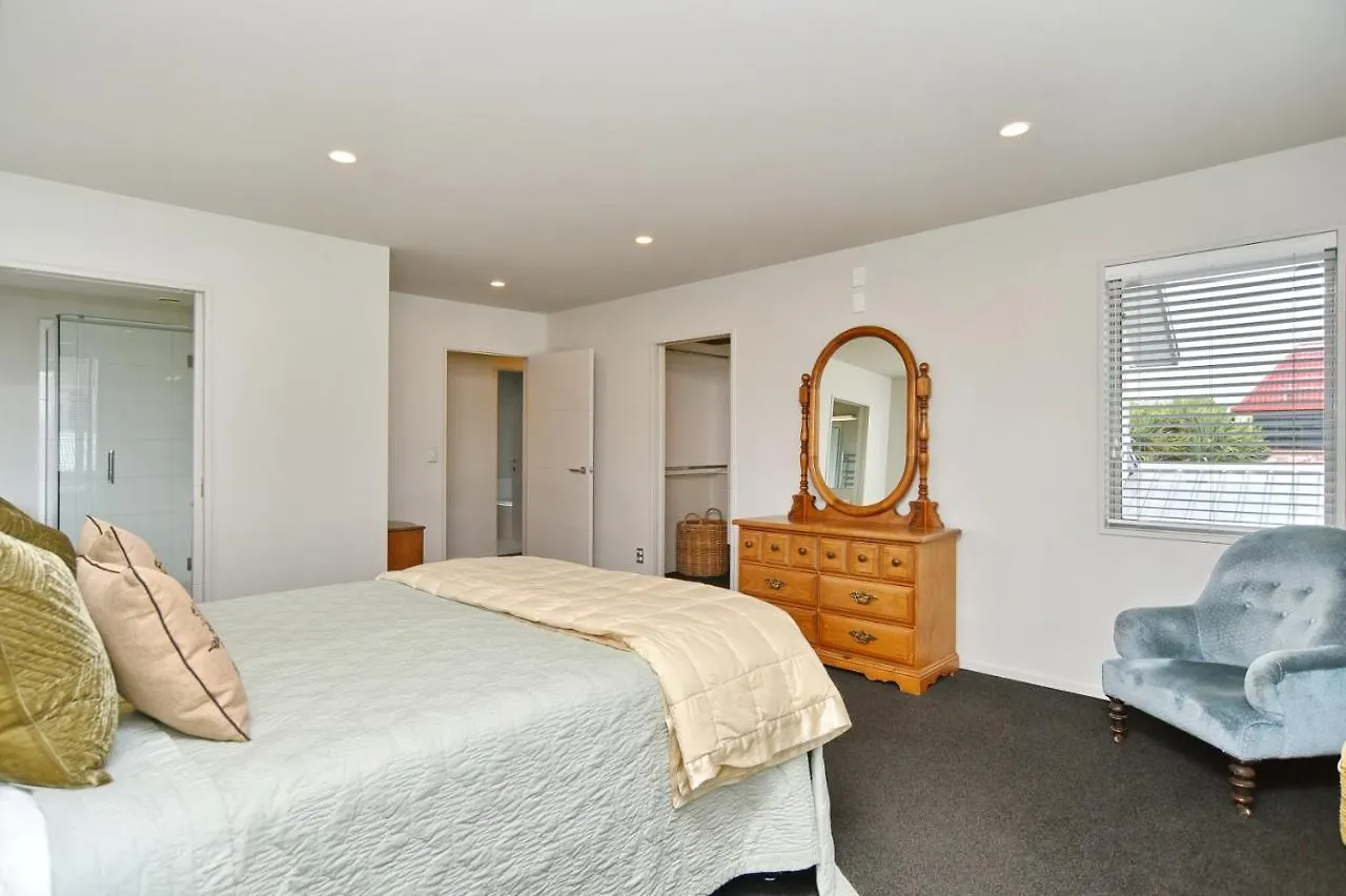 Jeffreys Road - Christchurch Holiday Homes 0*,