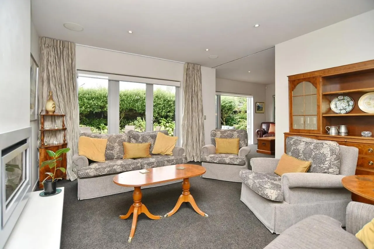 Jeffreys Road - Christchurch Holiday Homes