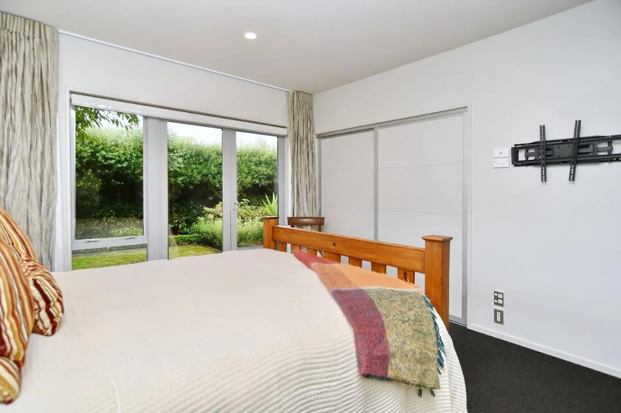 Jeffreys Road - Christchurch Holiday Homes