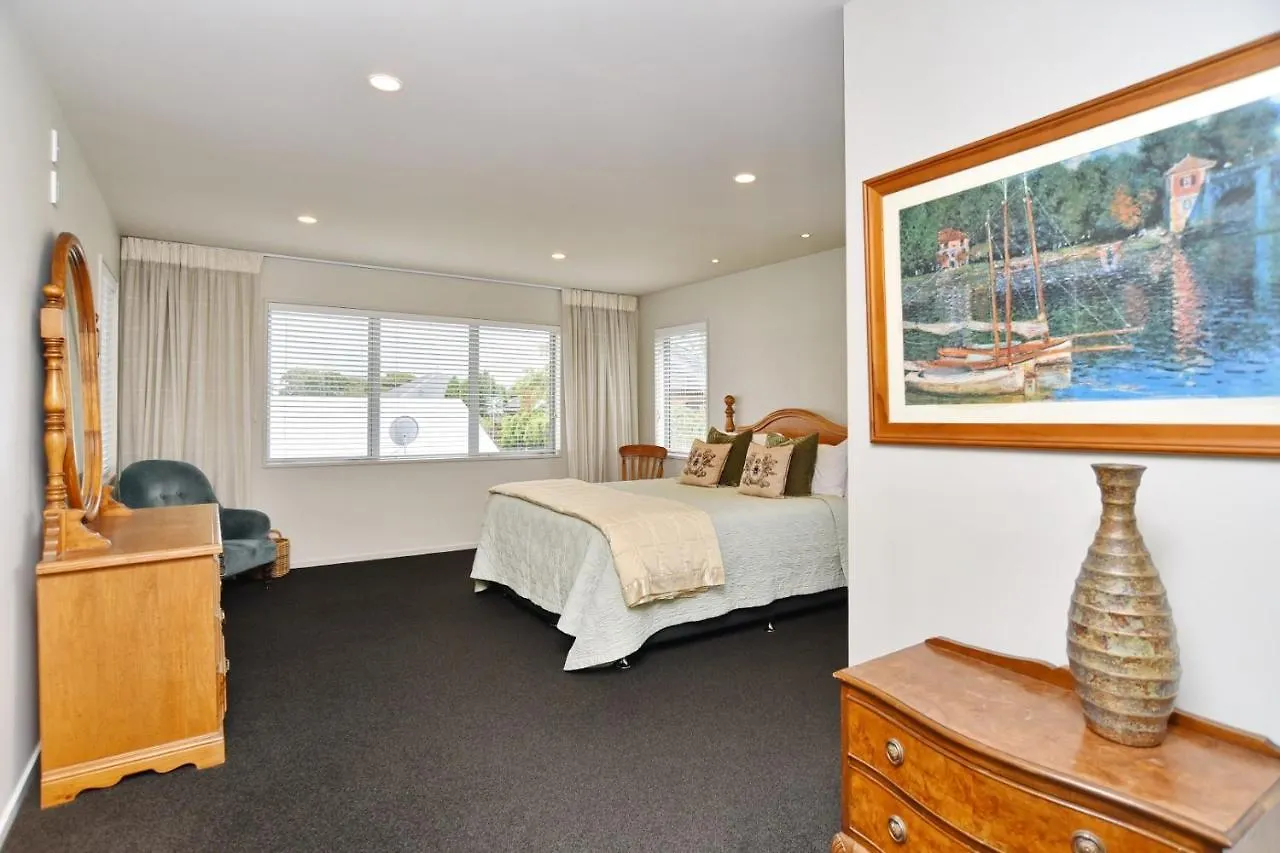 Jeffreys Road - Christchurch Holiday Homes