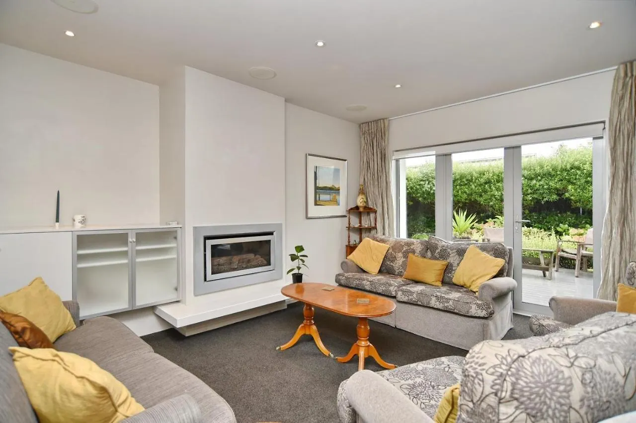 Jeffreys Road - Christchurch Holiday Homes