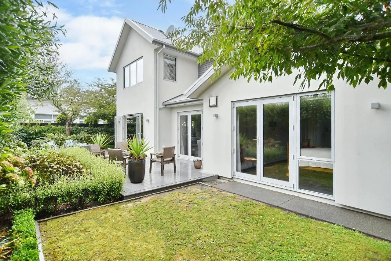 Jeffreys Road - Christchurch Holiday Homes