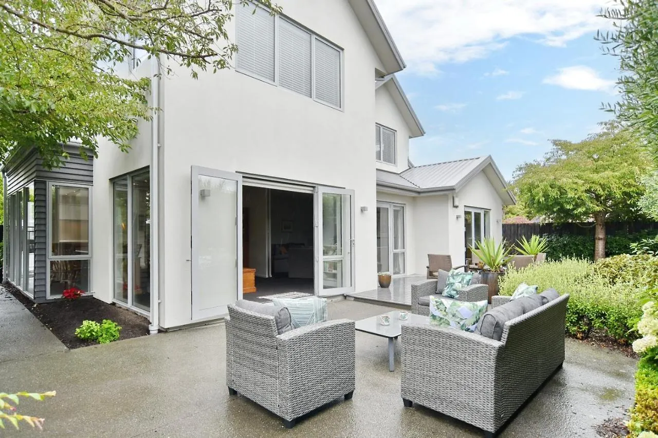 Jeffreys Road - Christchurch Holiday Homes