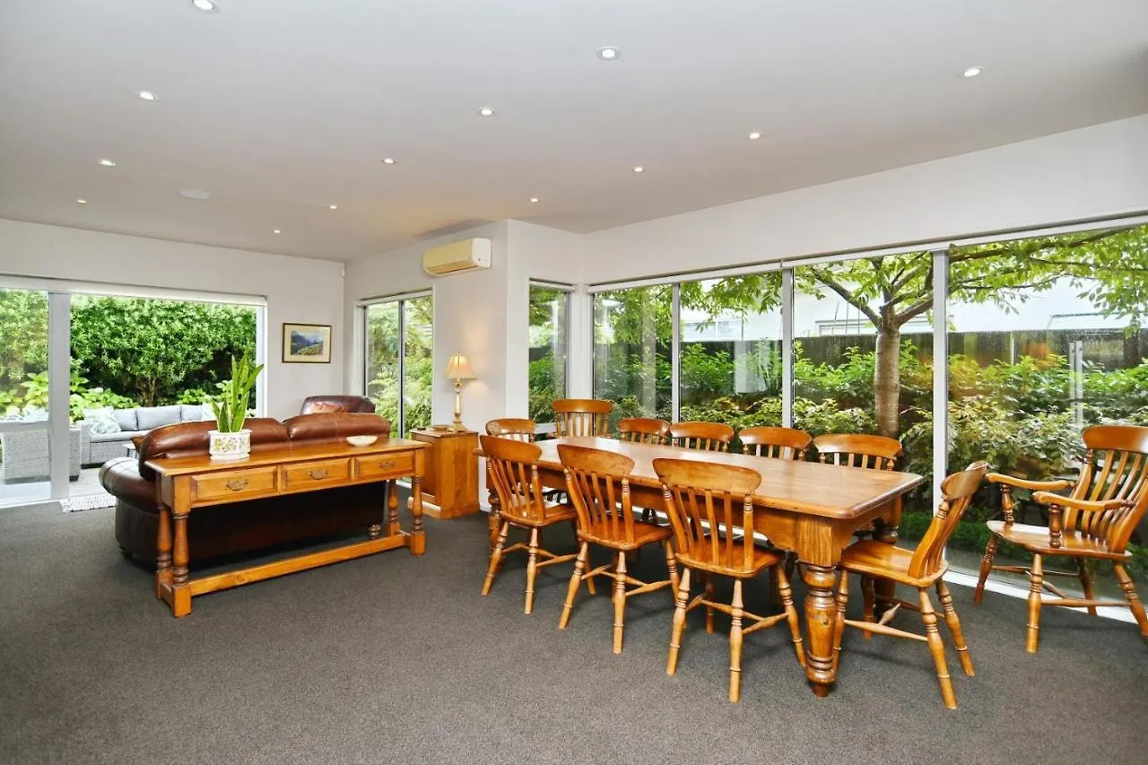 Jeffreys Road - Christchurch Holiday Homes