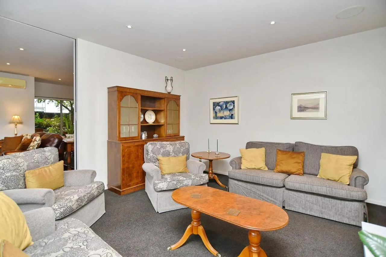 Jeffreys Road - Christchurch Holiday Homes