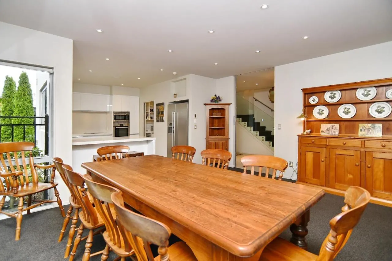 Jeffreys Road - Christchurch Holiday Homes
