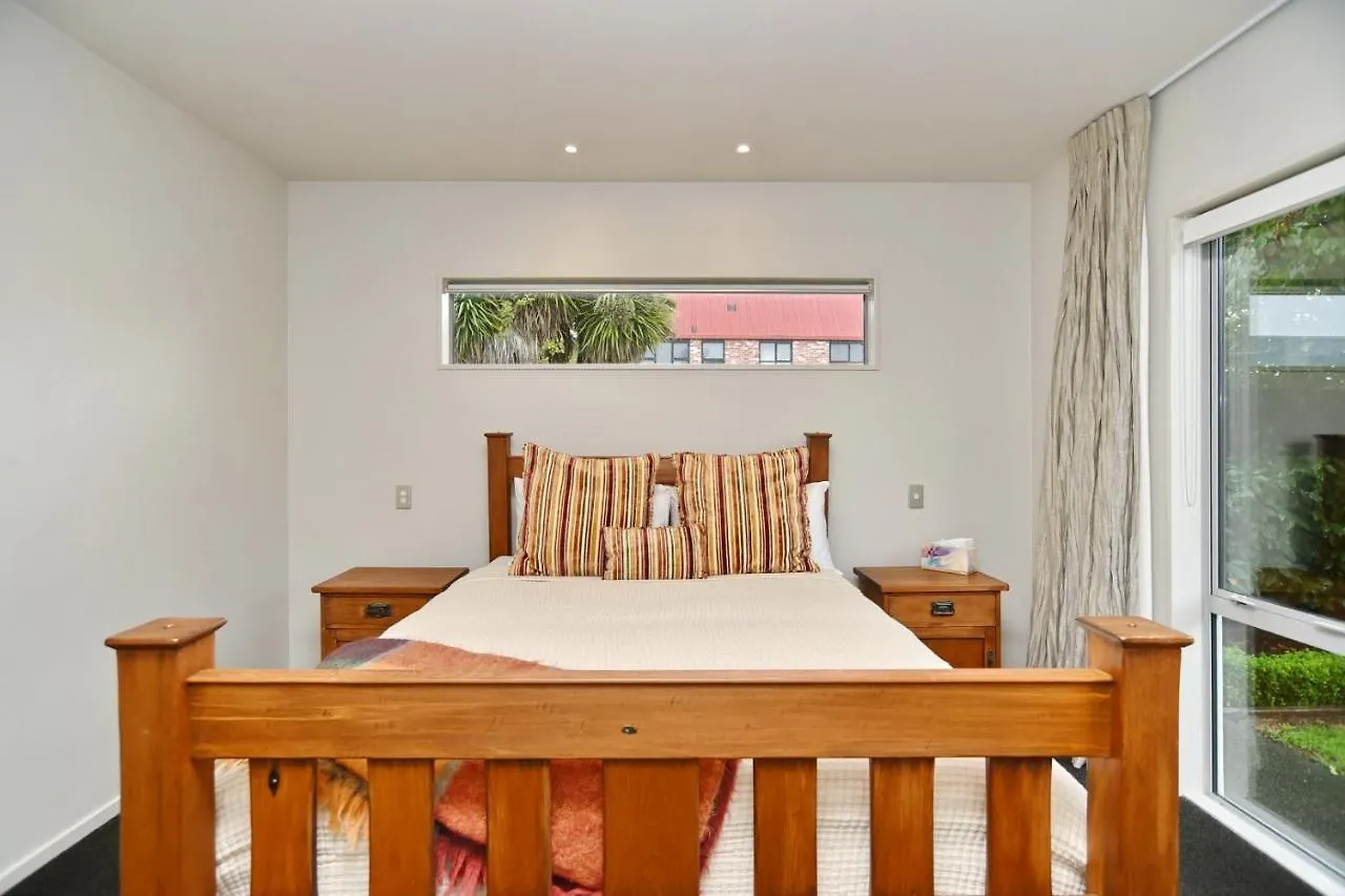 Jeffreys Road - Christchurch Holiday Homes