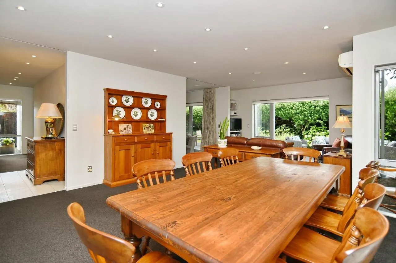 Jeffreys Road - Christchurch Holiday Homes