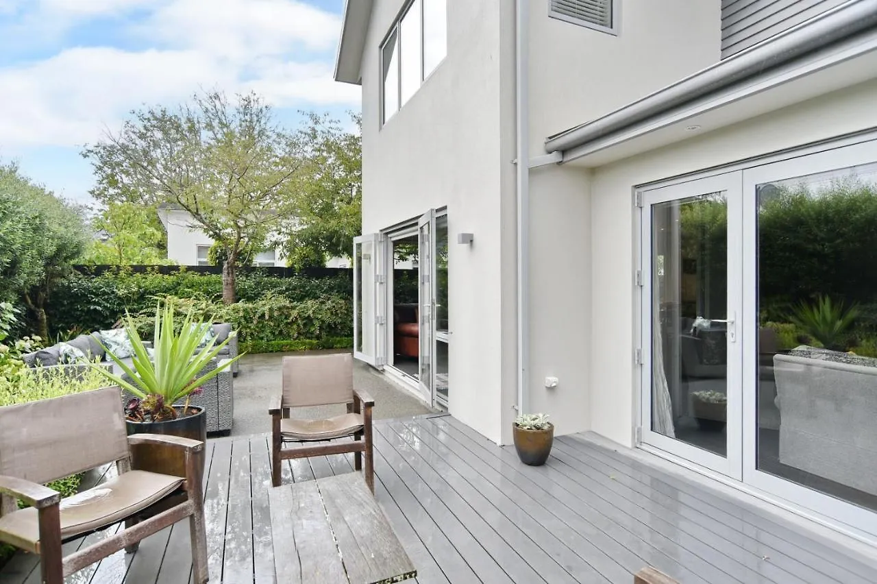 Jeffreys Road - Christchurch Holiday Homes