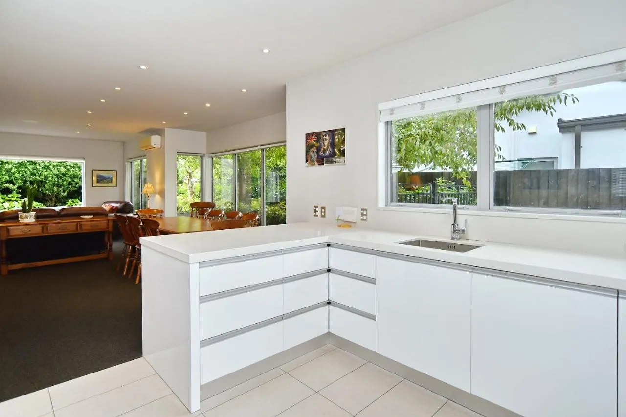 Jeffreys Road - Christchurch Holiday Homes